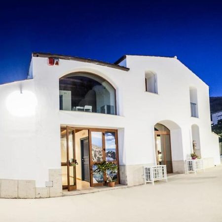 Borgo Marino Suite B&B Чефалу Екстериор снимка