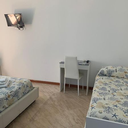 Borgo Marino Suite B&B Чефалу Екстериор снимка