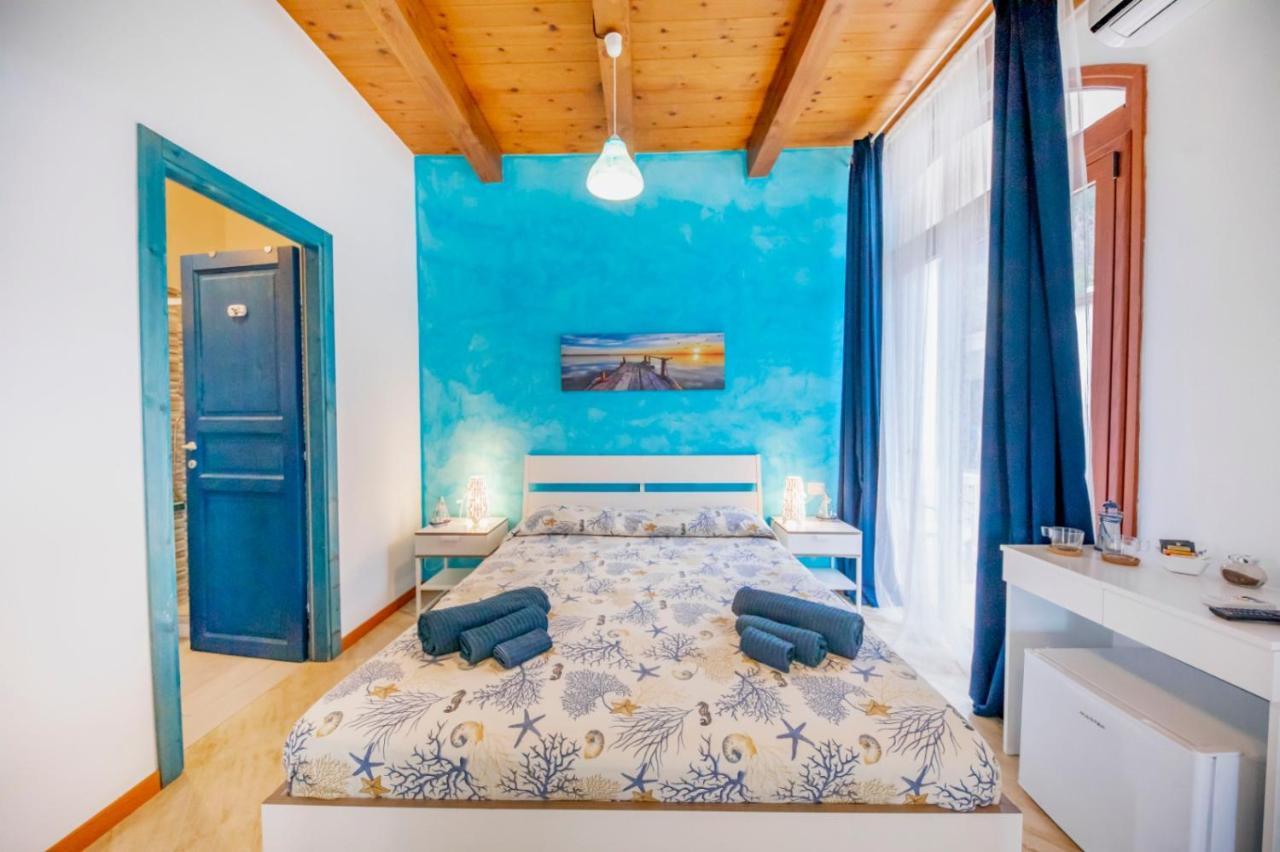 Borgo Marino Suite B&B Чефалу Екстериор снимка